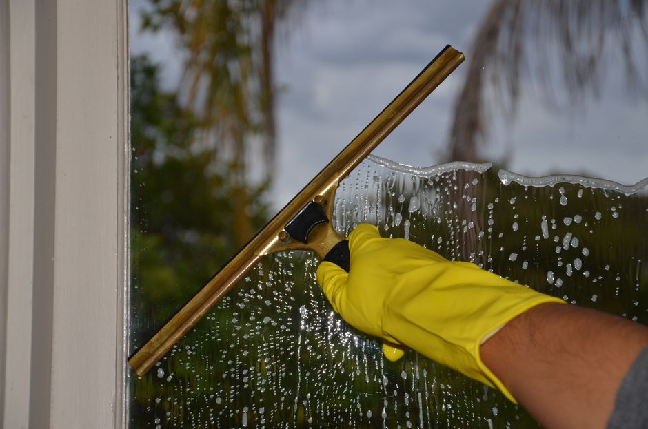 streepvrij ramen wassen, ramen wassen technieken foto bij Streepvrij ramen wassen: de beste technieken en hulpmiddelen